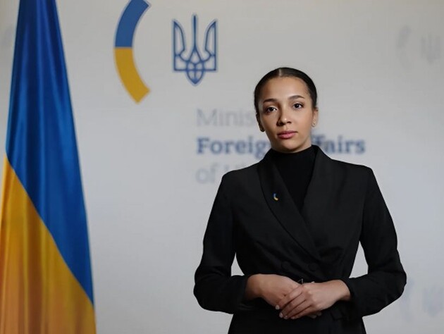 МЗС України презентувало ШІ-аватар Вікторію, яка коментуватиме консульську інформацію для ЗМІ. Відео